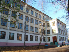 В школе Архангельска пострадал ребенок из-за упавшего с потолка куска штукатурки