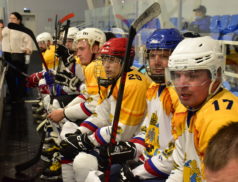 Лучшие хоккеисты-любители Поморья борются за награды регионального чемпионата НХЛ